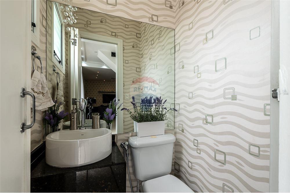 Casa com Piscina com 4 Quartos, 2 Suítes e Edícula com 2 quartos e 1 suíte na Penha em São Paulo