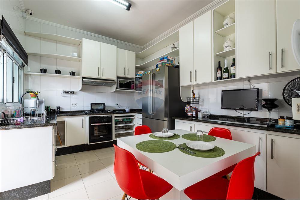 Casa com Piscina com 4 Quartos, 2 Suítes e Edícula com 2 quartos e 1 suíte na Penha em São Paulo