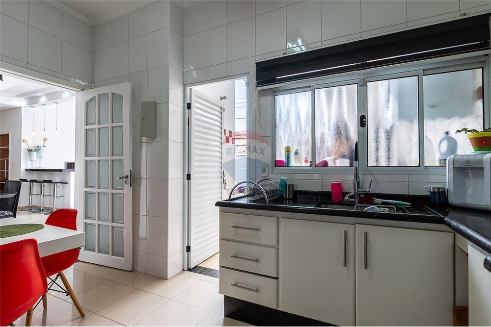 Casa com Piscina com 4 Quartos, 2 Suítes e Edícula com 2 quartos e 1 suíte na Penha em São Paulo