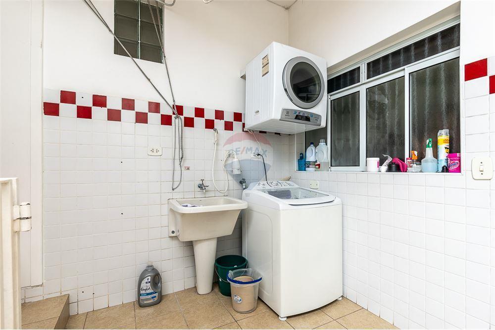 Casa com Piscina com 4 Quartos, 2 Suítes e Edícula com 2 quartos e 1 suíte na Penha em São Paulo