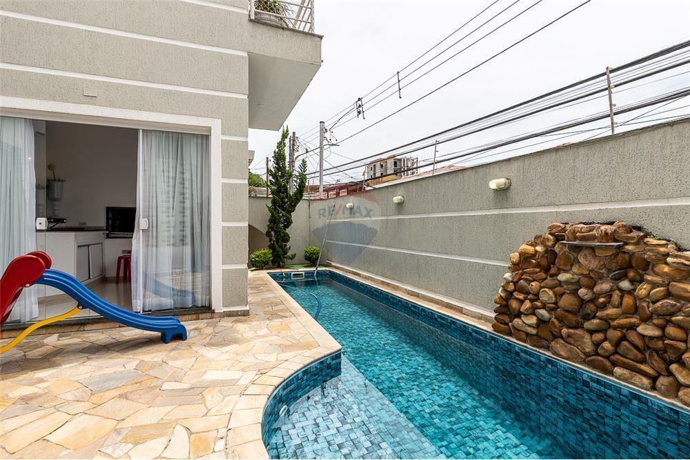 Casa com Piscina com 4 Quartos, 2 Suítes e Edícula com 2 quartos e 1 suíte na Penha em São Paulo