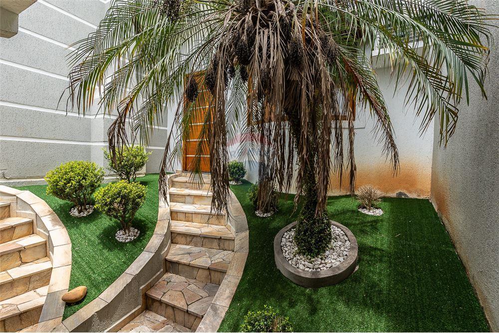 Casa com Piscina com 4 Quartos, 2 Suítes e Edícula com 2 quartos e 1 suíte na Penha em São Paulo