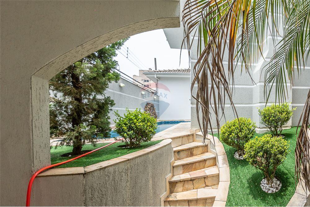 Casa com Piscina com 4 Quartos, 2 Suítes e Edícula com 2 quartos e 1 suíte na Penha em São Paulo