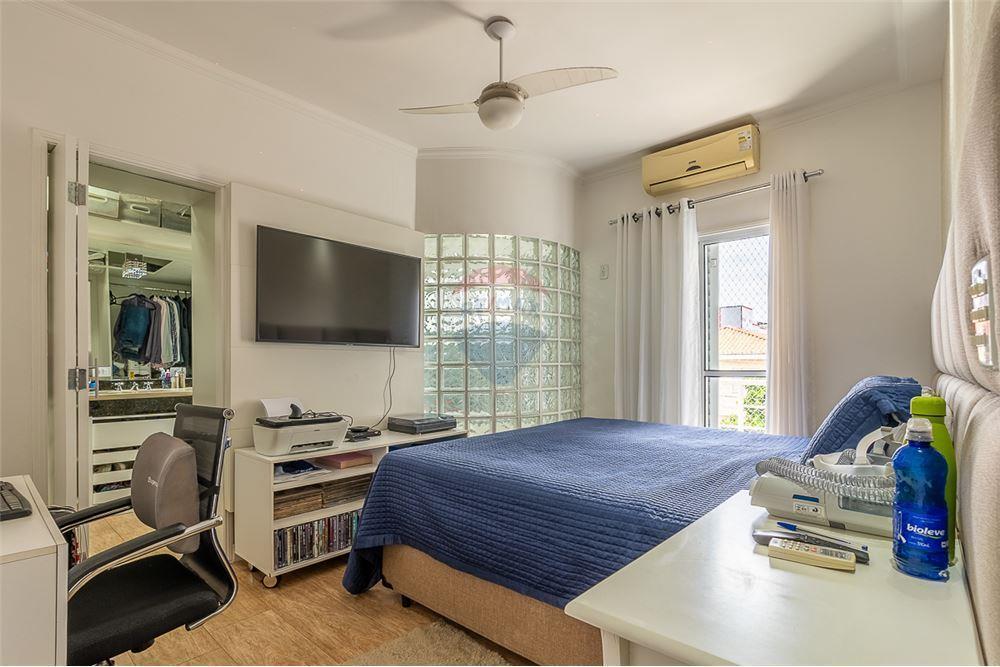 Casa com Piscina com 4 Quartos, 2 Suítes e Edícula com 2 quartos e 1 suíte na Penha em São Paulo