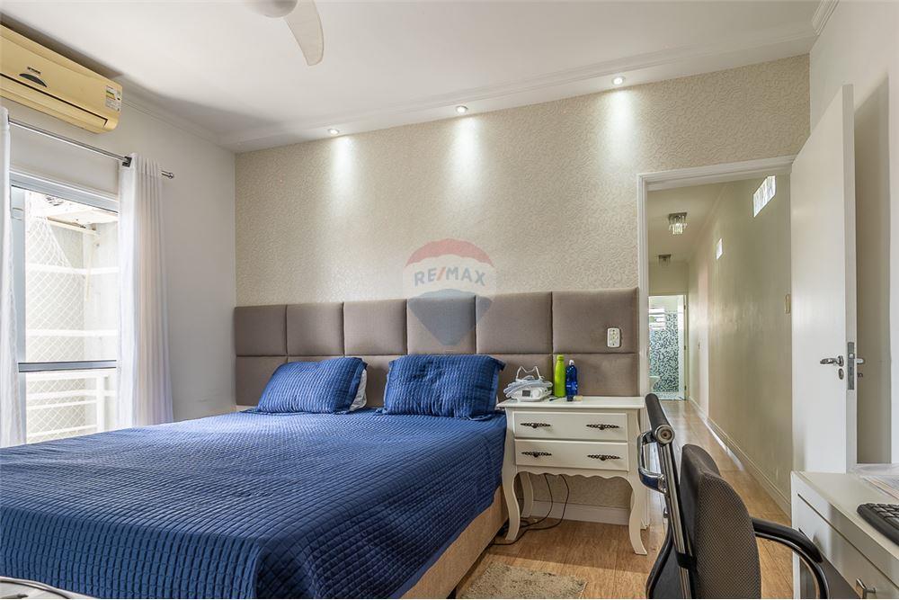 Casa com Piscina com 4 Quartos, 2 Suítes e Edícula com 2 quartos e 1 suíte na Penha em São Paulo