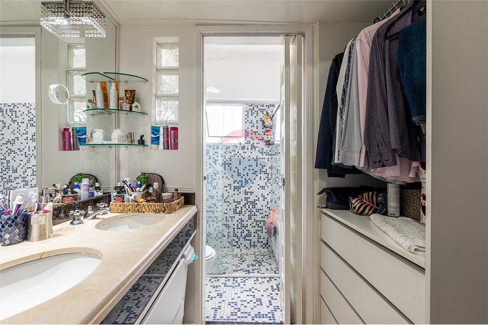 Casa com Piscina com 4 Quartos, 2 Suítes e Edícula com 2 quartos e 1 suíte na Penha em São Paulo