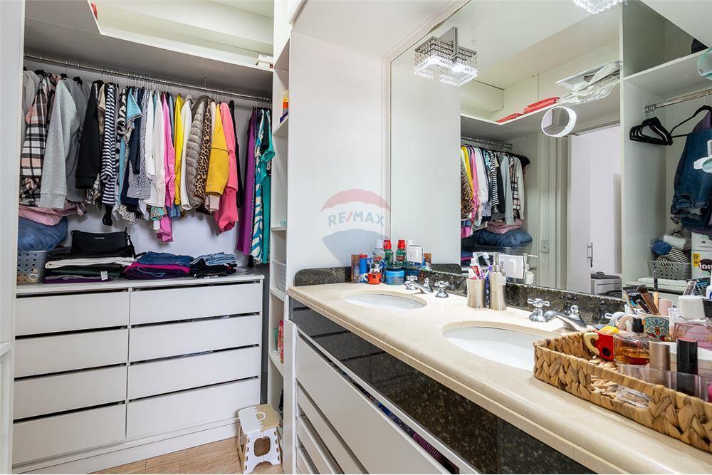 Casa com Piscina com 4 Quartos, 2 Suítes e Edícula com 2 quartos e 1 suíte na Penha em São Paulo