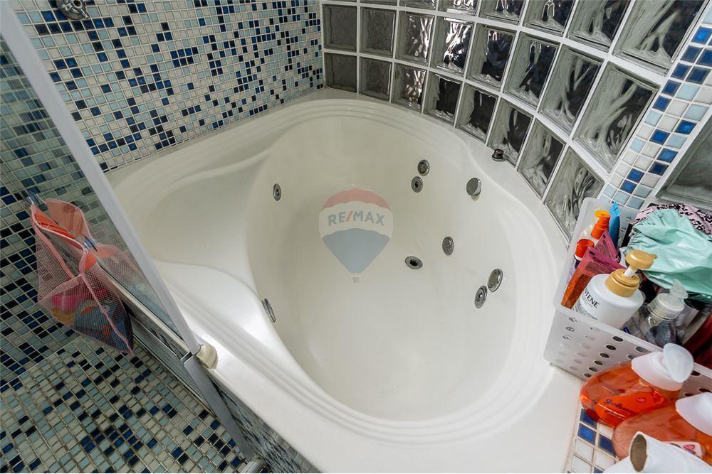 Casa com Piscina com 4 Quartos, 2 Suítes e Edícula com 2 quartos e 1 suíte na Penha em São Paulo