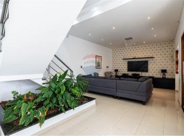 Casa com Piscina com 4 Quartos, 2 Suítes e Edícula com 2 quartos e 1 suíte na Penha em São Paulo