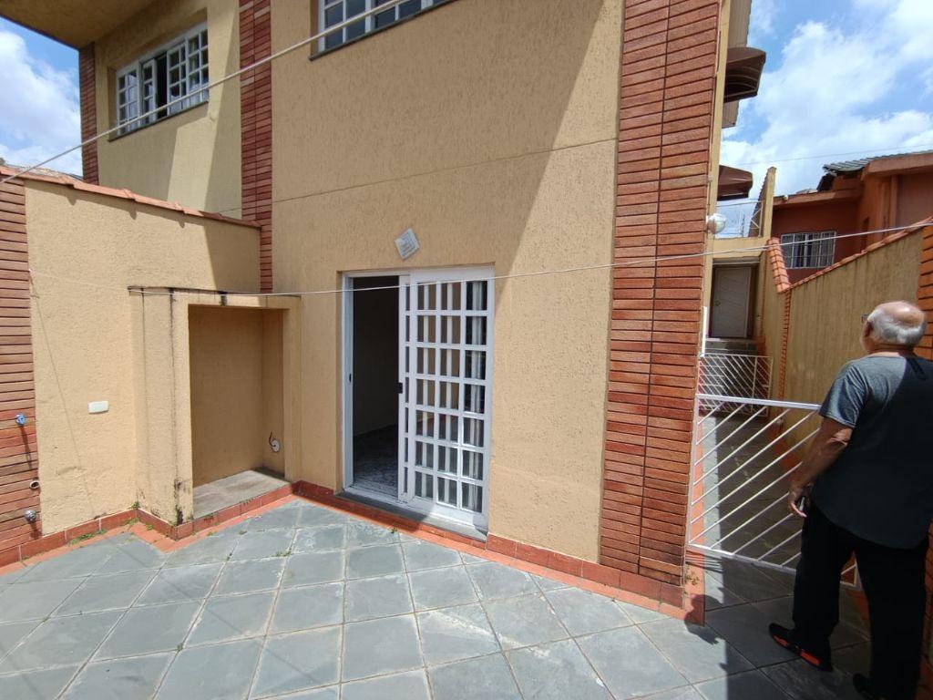Sobrado para Alugar no Jaguare – 4 Dormitorios e Quintal