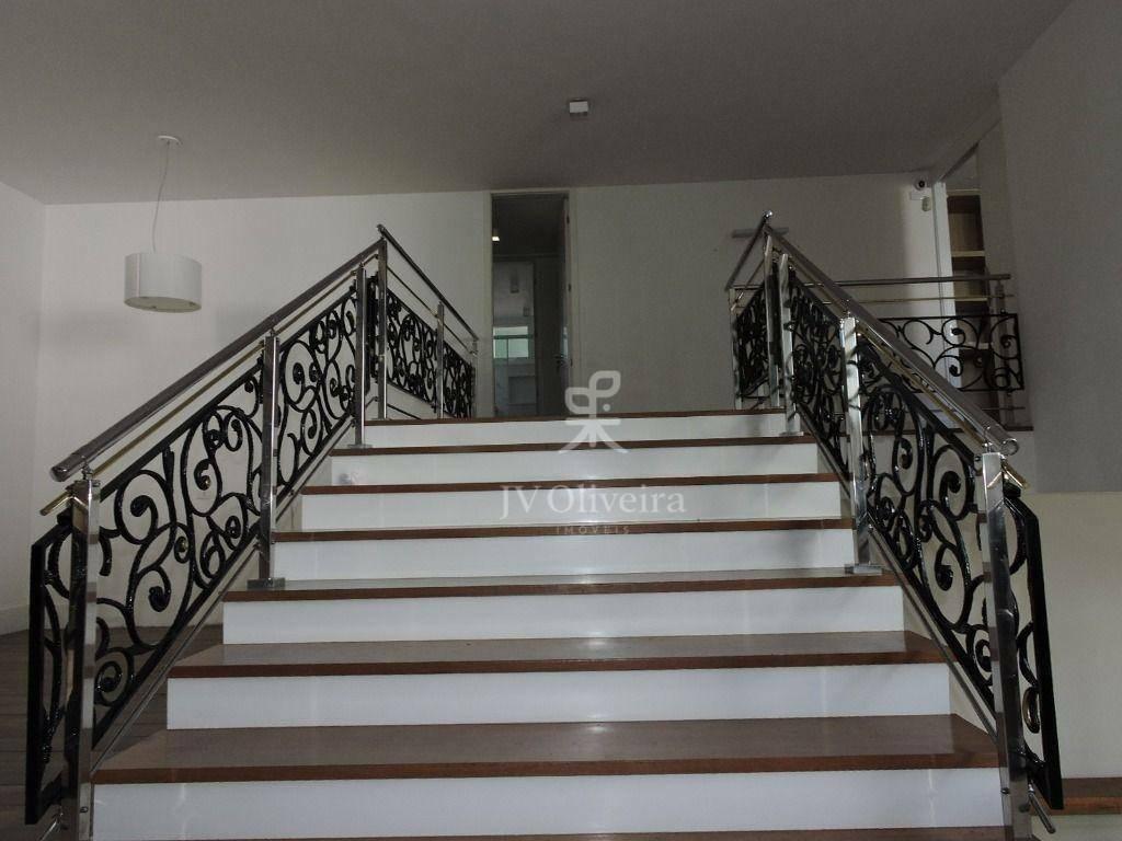 Casa com 5 dormitórios à venda, 600 m²