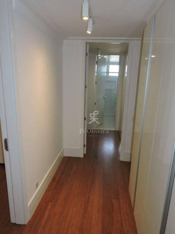Casa com 5 dormitórios à venda, 600 m²