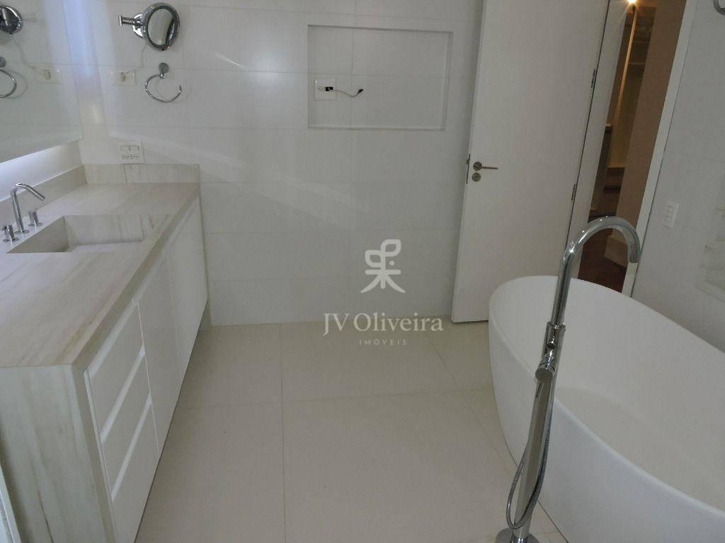 Casa com 5 dormitórios à venda, 600 m²