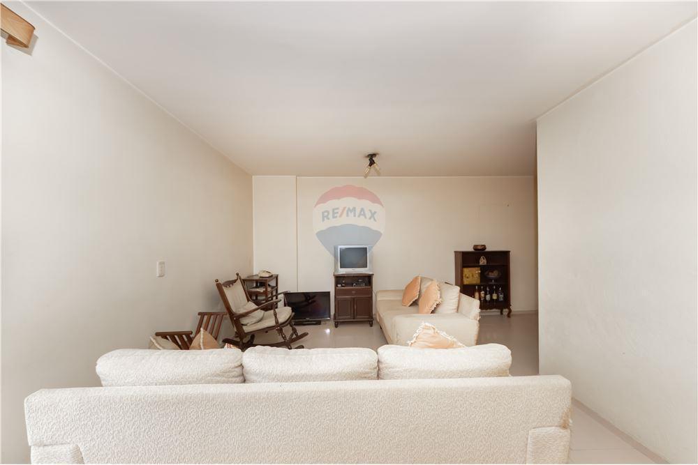 Apartamento 3 quartos, sendo 1 suíte, sala cozinha, banheiro social e 1 banheiro da suíte duas vagas