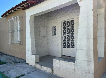PARA LOCAÇÃO CASA COM EDÍCULA E AMPLO QUINTAL