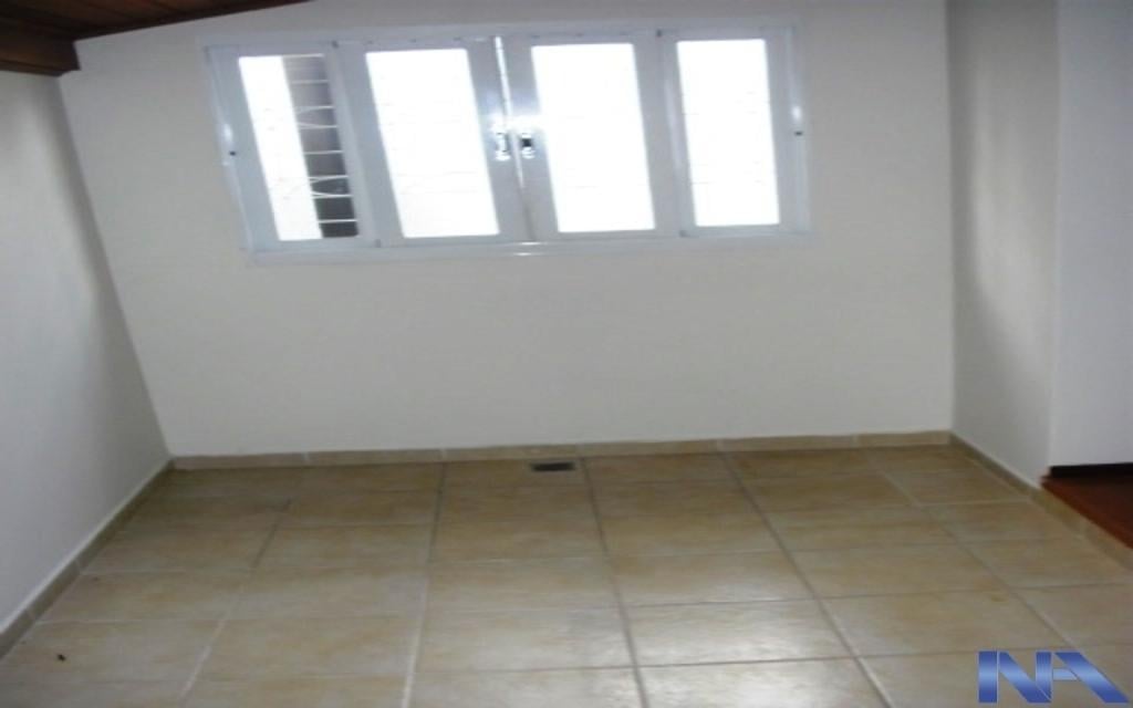 TOTALMENTE REFORMADO EM ESTADO DE NOVO, PASSAGEM LATERAL.