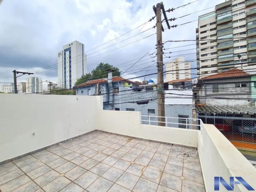 TOTALMENTE REFORMADO EM ESTADO DE NOVO, PASSAGEM LATERAL.