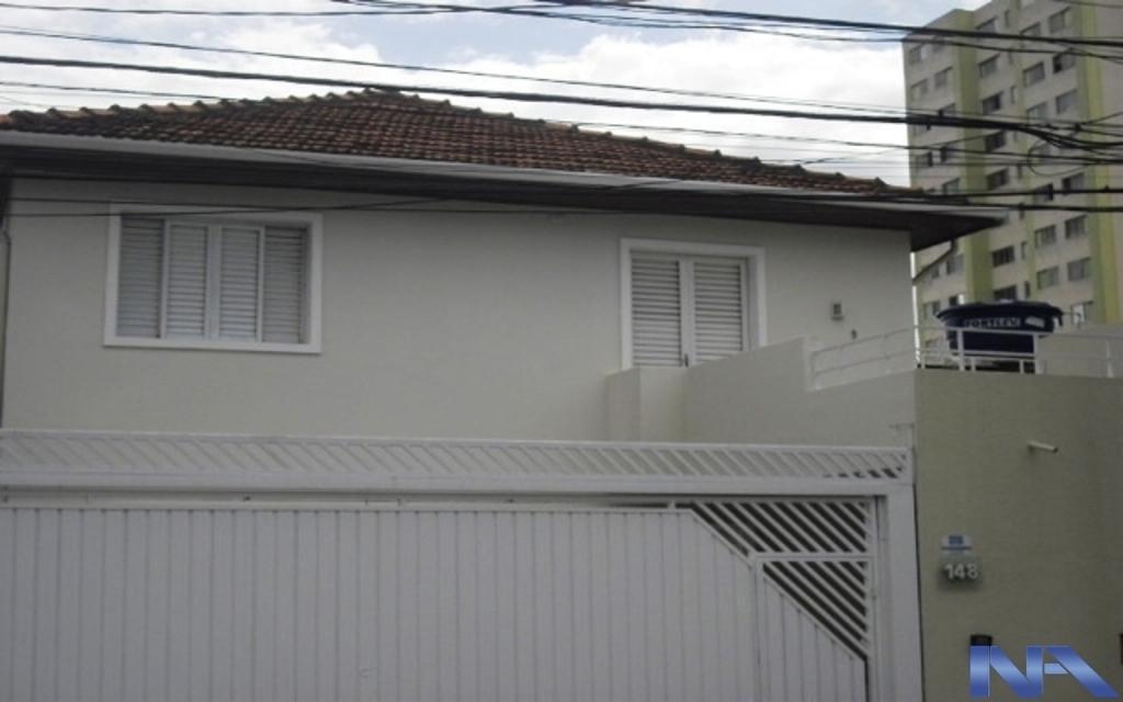 TOTALMENTE REFORMADO EM ESTADO DE NOVO, PASSAGEM LATERAL.
