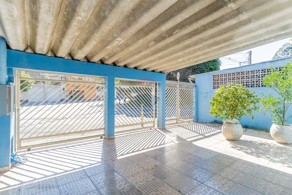Excelente casa 3 dormitórios , sala, cozinha, 2 banheiros, quintal, 3 vagas de garagem, porão, terra