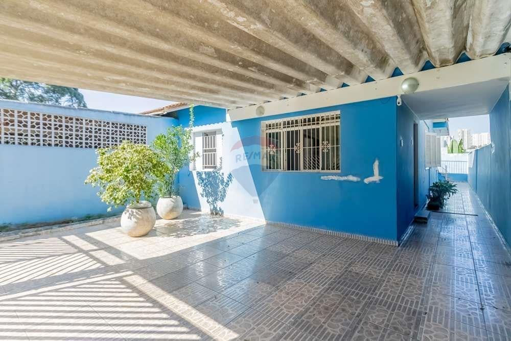 Excelente casa 3 dormitórios , sala, cozinha, 2 banheiros, quintal, 3 vagas de garagem, porão, terra