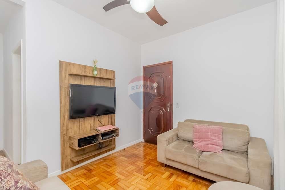 Excelente casa 3 dormitórios , sala, cozinha, 2 banheiros, quintal, 3 vagas de garagem, porão, terra