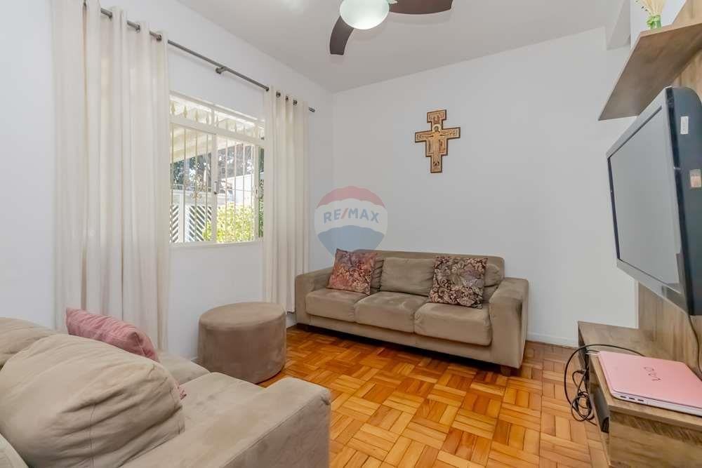 Excelente casa 3 dormitórios , sala, cozinha, 2 banheiros, quintal, 3 vagas de garagem, porão, terra