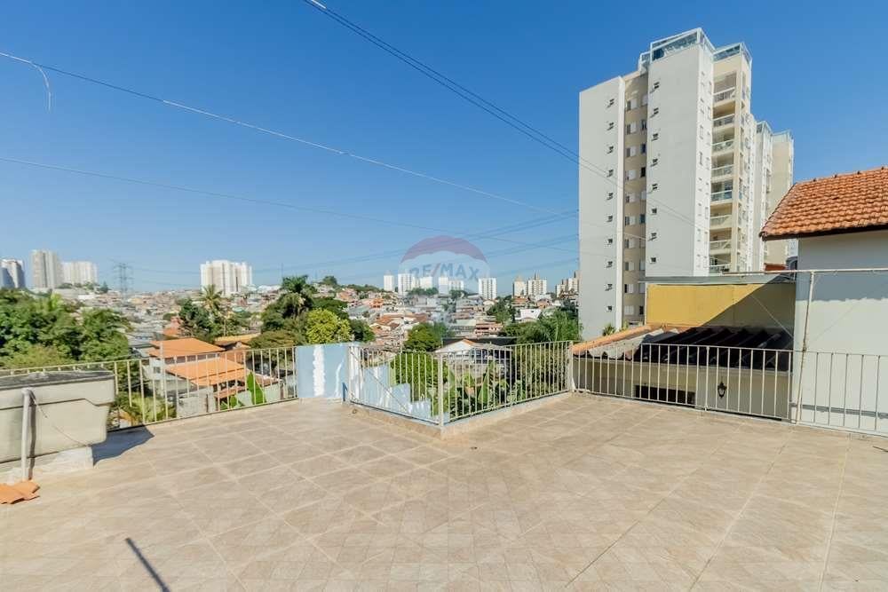 Excelente casa 3 dormitórios , sala, cozinha, 2 banheiros, quintal, 3 vagas de garagem, porão, terra