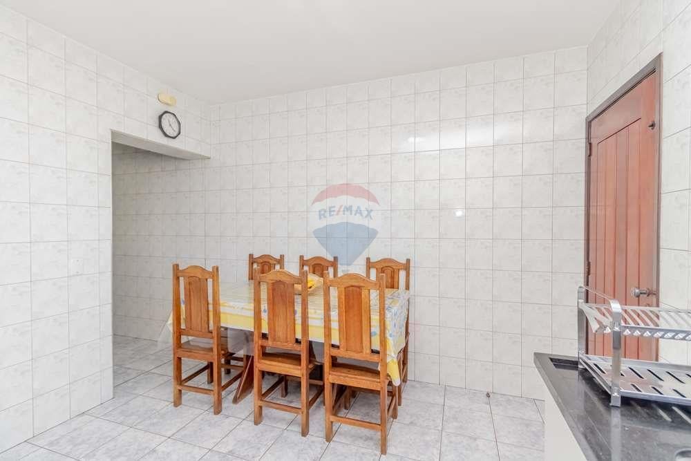 Excelente casa 3 dormitórios , sala, cozinha, 2 banheiros, quintal, 3 vagas de garagem, porão, terra
