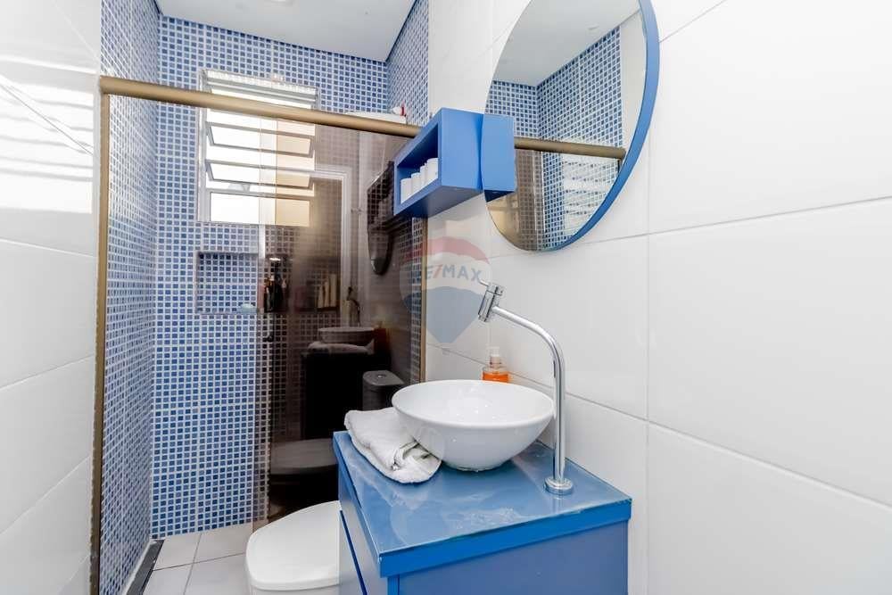 Excelente casa 3 dormitórios , sala, cozinha, 2 banheiros, quintal, 3 vagas de garagem, porão, terra