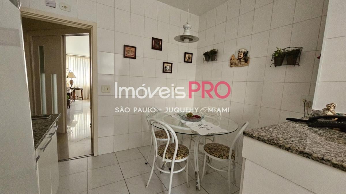 132m² na Rua Canário com 1 vaga.