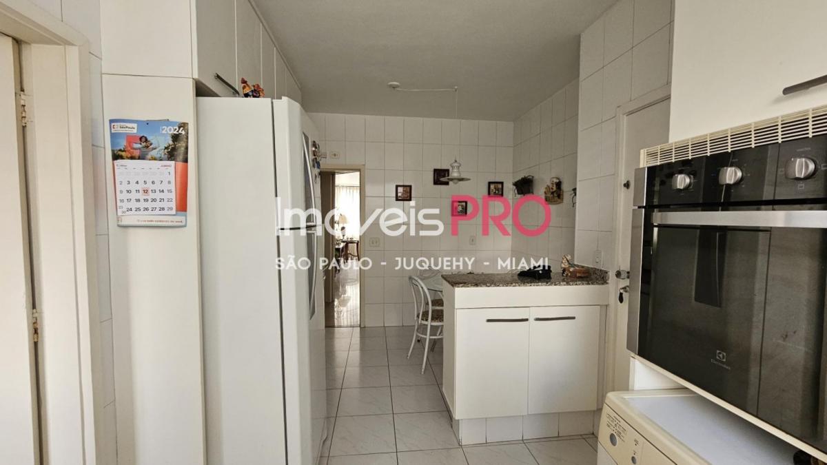 132m² na Rua Canário com 1 vaga.