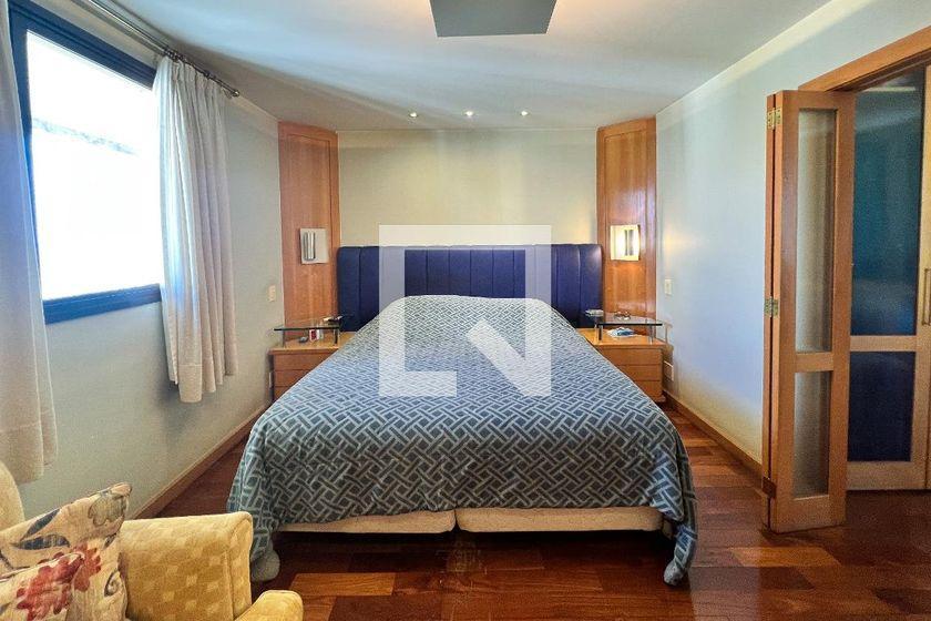 Apartamento à Venda – Moema, 2 Quartos, 421 m² – São Paulo