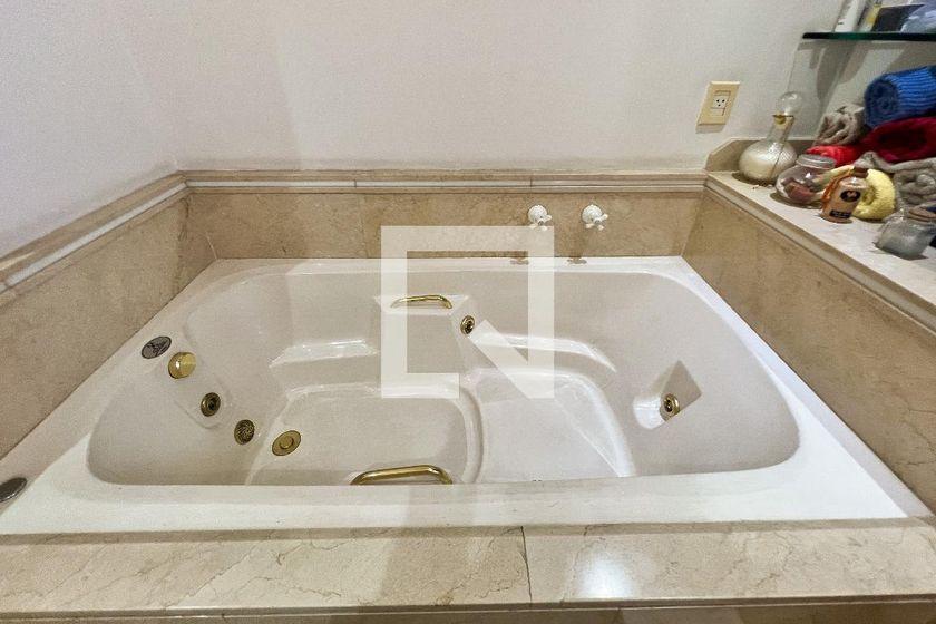 Apartamento à Venda – Moema, 2 Quartos, 421 m² – São Paulo