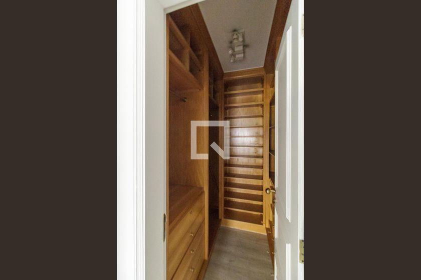 Apartamento à Venda – Santa Cecília, 3 Quartos, 241 m² – São Paulo