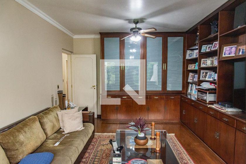 Casa à Venda – Vila Mariana, 4 Quartos, 700 m² – São Paulo