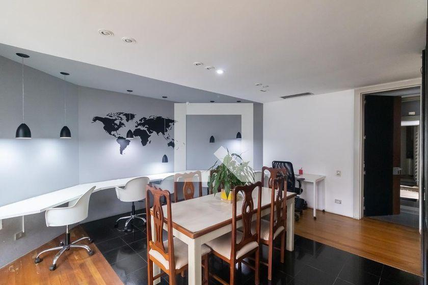 Casa à Venda – Alto de Pinheiros, 4 Quartos, 700 m² – São Paulo