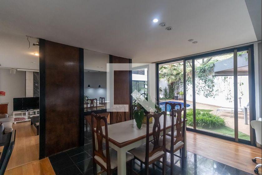 Casa à Venda – Alto de Pinheiros, 4 Quartos, 700 m² – São Paulo