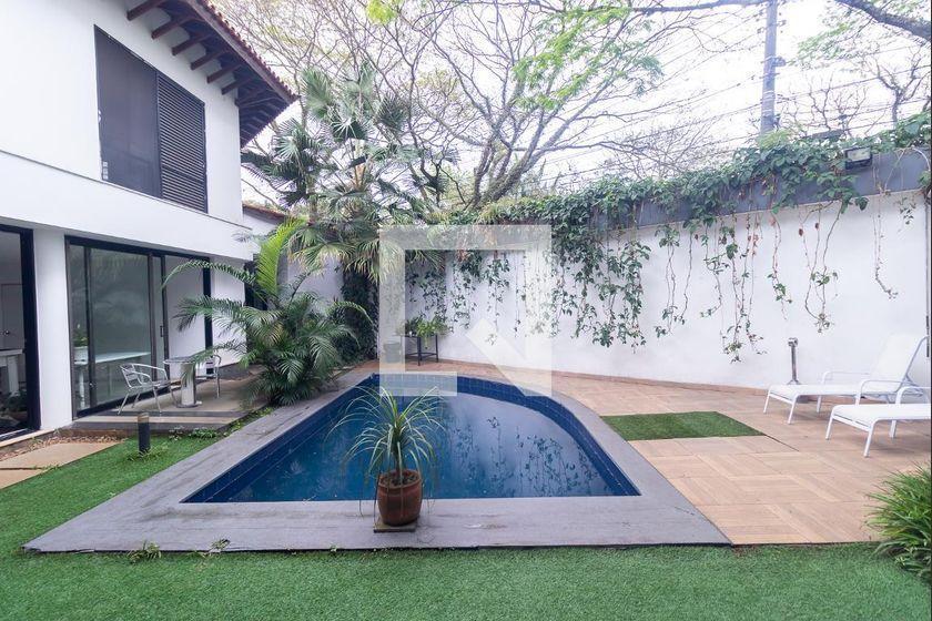 Casa à Venda – Alto de Pinheiros, 4 Quartos, 700 m² – São Paulo