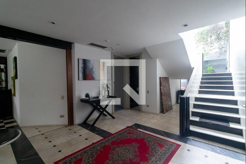 Casa à Venda – Alto de Pinheiros, 4 Quartos, 700 m² – São Paulo