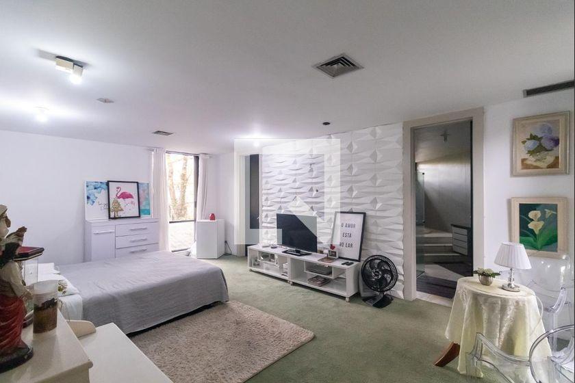 Casa à Venda – Alto de Pinheiros, 4 Quartos, 700 m² – São Paulo