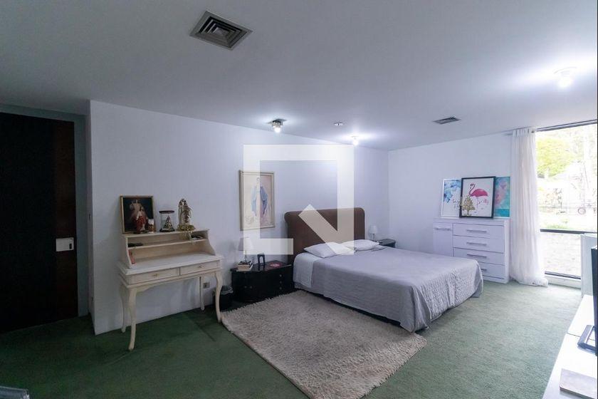 Casa à Venda – Alto de Pinheiros, 4 Quartos, 700 m² – São Paulo