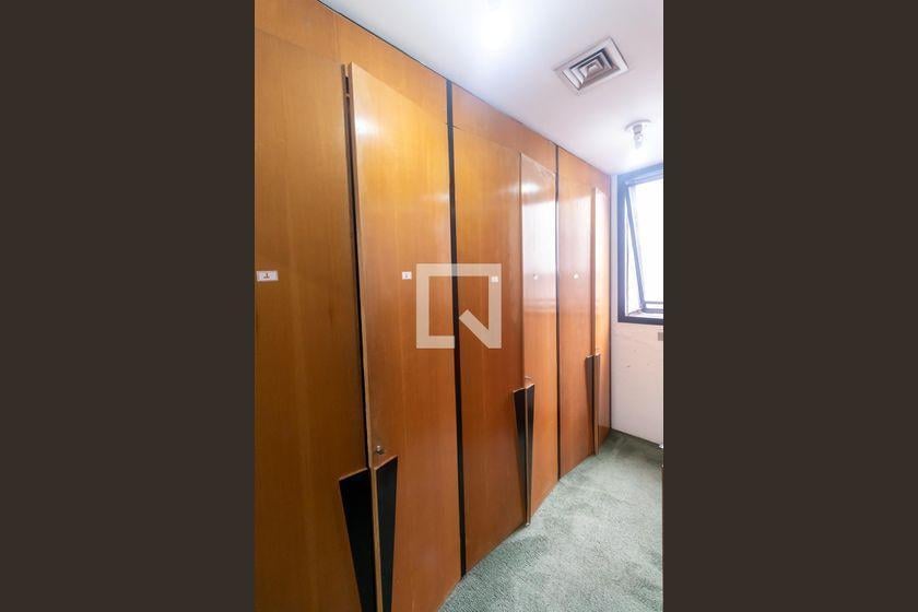Casa à Venda – Alto de Pinheiros, 4 Quartos, 700 m² – São Paulo