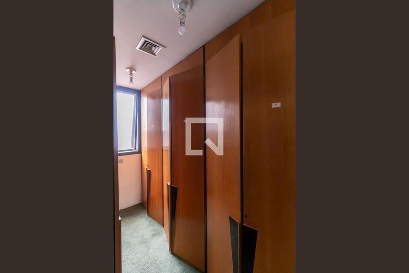 Casa à Venda – Alto de Pinheiros, 4 Quartos, 700 m² – São Paulo
