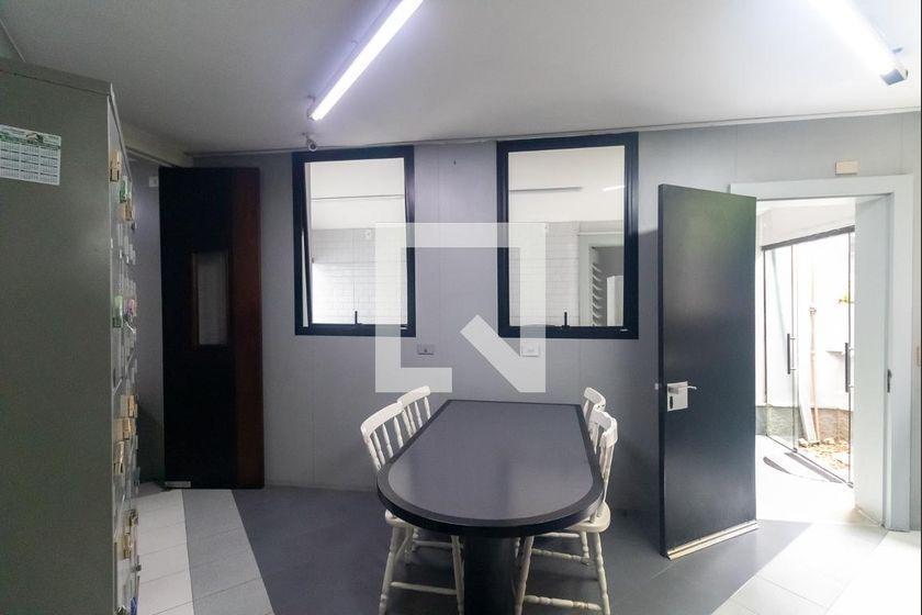 Casa à Venda – Alto de Pinheiros, 4 Quartos, 700 m² – São Paulo