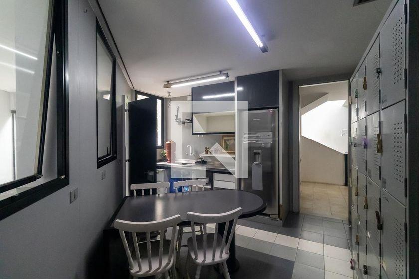 Casa à Venda – Alto de Pinheiros, 4 Quartos, 700 m² – São Paulo