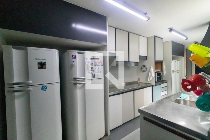Casa à Venda – Alto de Pinheiros, 4 Quartos, 700 m² – São Paulo