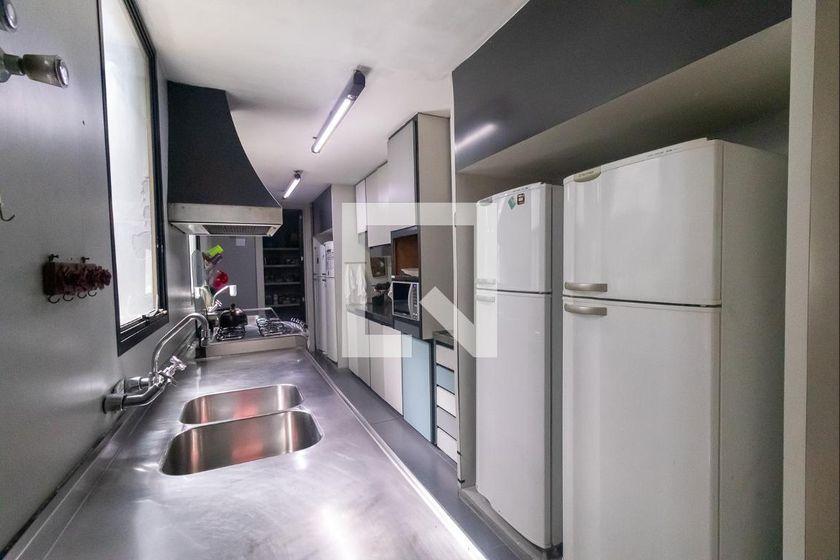 Casa à Venda – Alto de Pinheiros, 4 Quartos, 700 m² – São Paulo