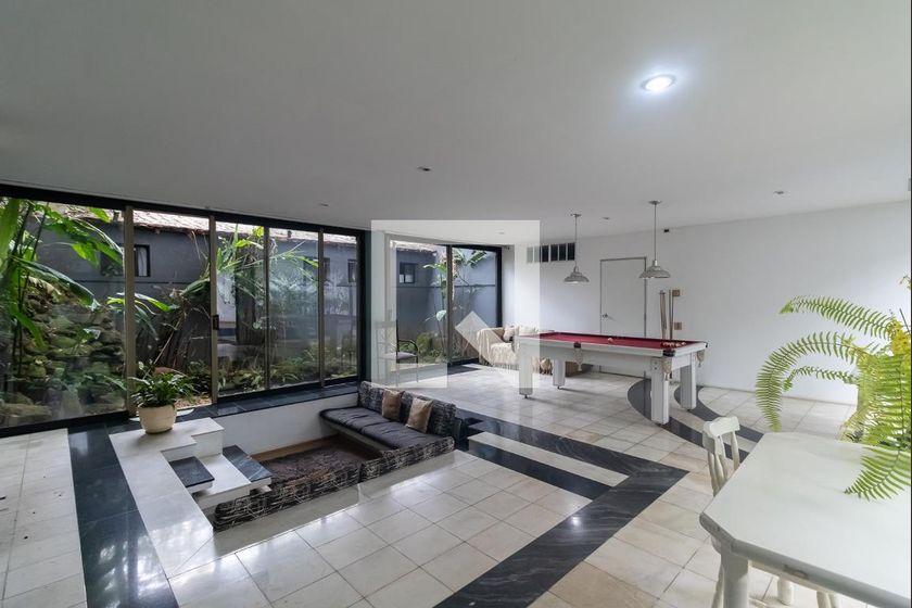 Casa à Venda – Alto de Pinheiros, 4 Quartos, 700 m² – São Paulo