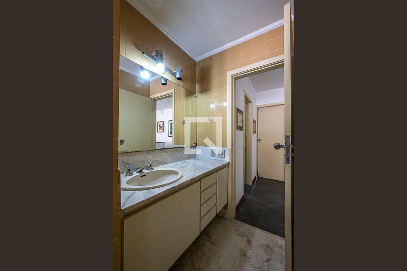 Casa à Venda – Vila Madalena, 5 Quartos, 400 m² – São Paulo