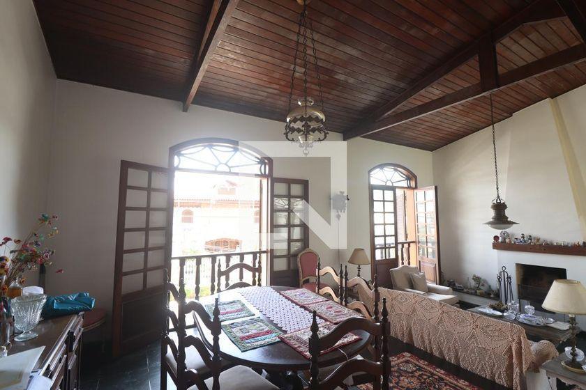 Casa à Venda – Água Fria, 4 Quartos, 460 m² – São Paulo